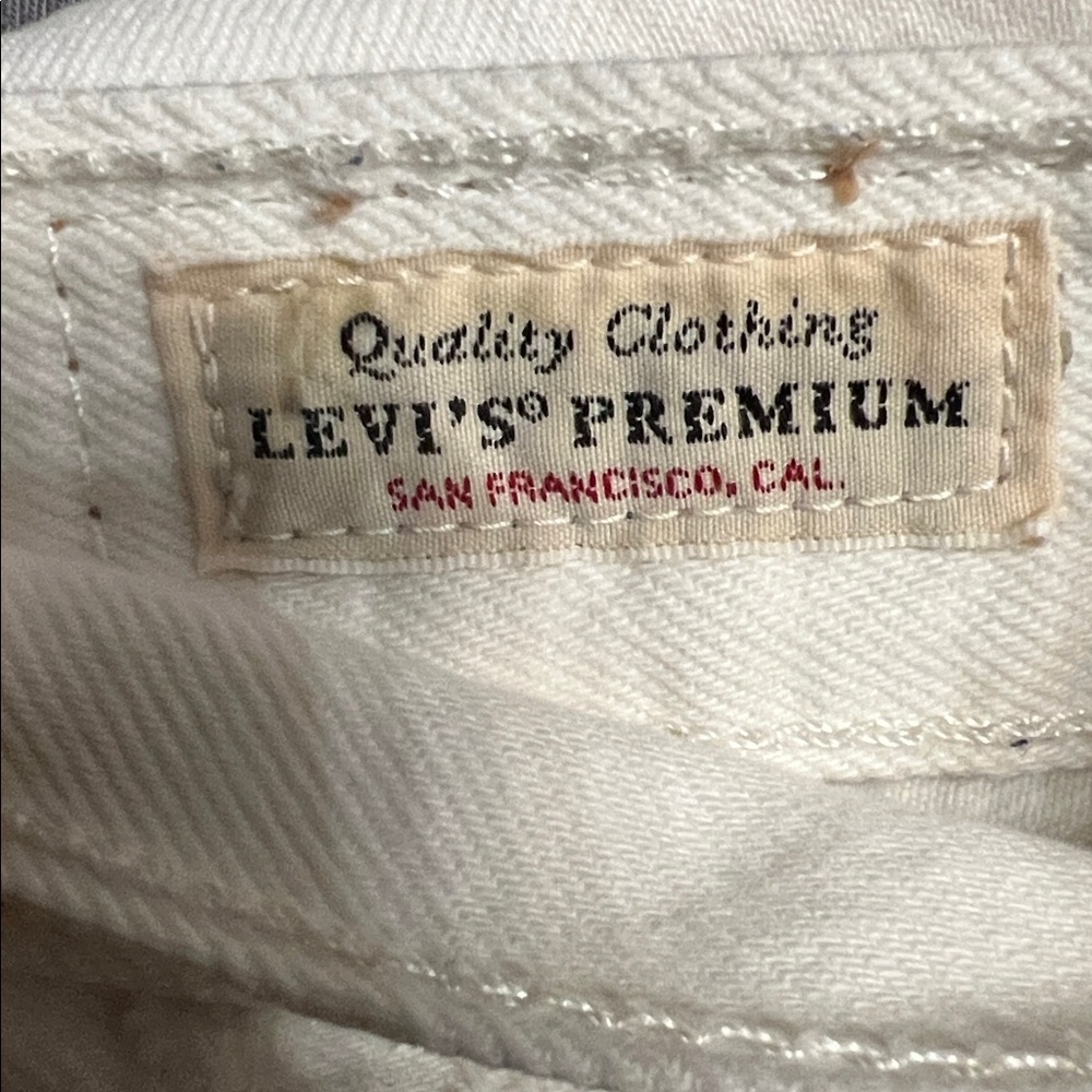 Levi’s Premium Wedgie Straight Jeans – White Distressed Raw Hem - Size 27 - Picture 11 of 11